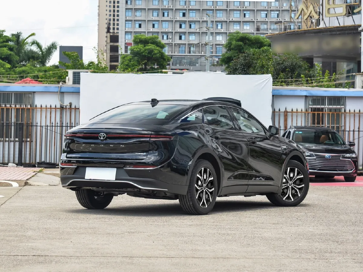 Toyota CrownSportCross,autocango,china used car exporter,china ev exporter,chinese used car exporter,chinese used ev exporter