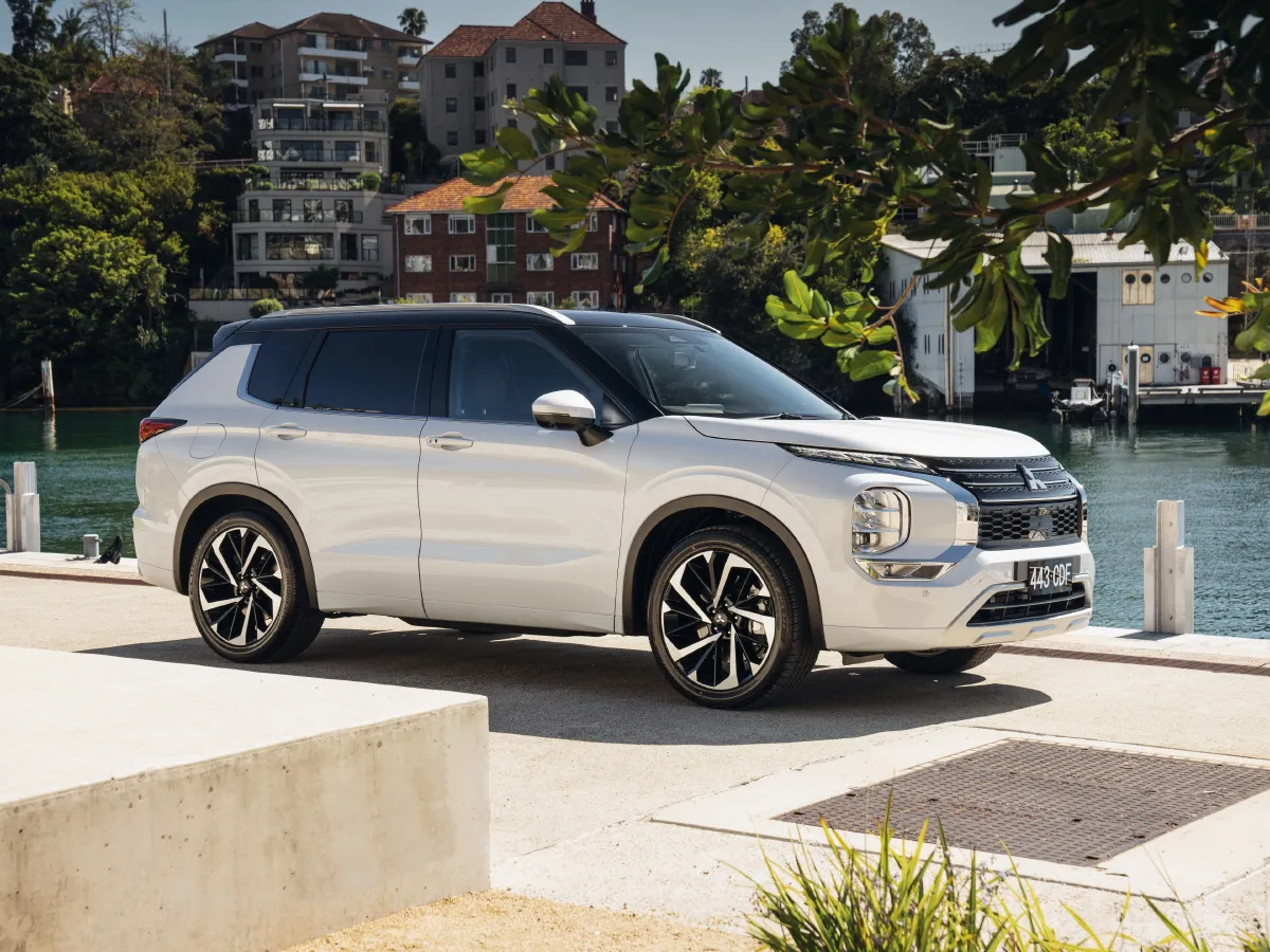 Mitsubishi Outlander,autocango,china used car exporter,china ev exporter,chinese used car exporter,chinese used ev exporter