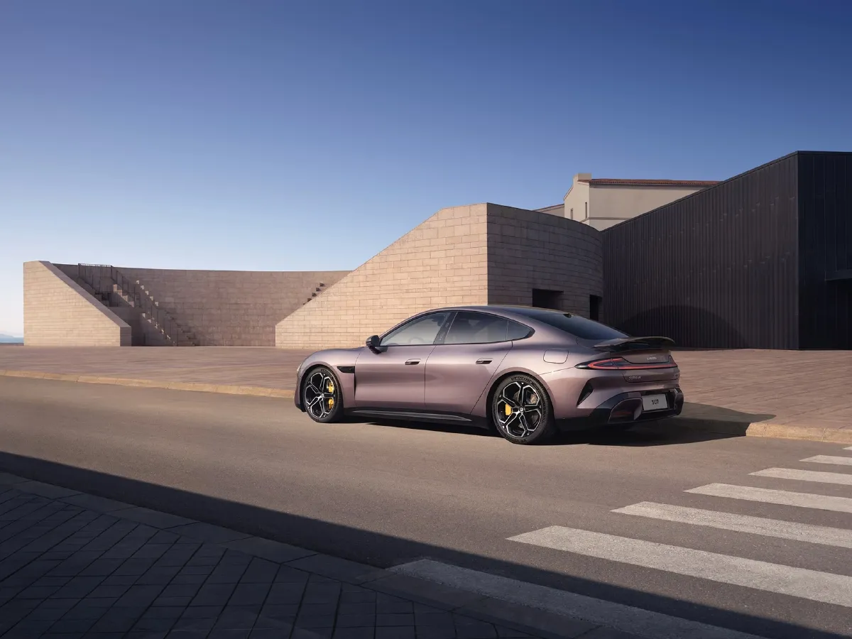 MI SU7,autocango,china used car exporter,china ev exporter,chinese used car exporter,chinese used ev exporter