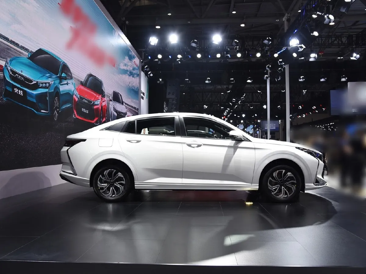 DongFeng Aeolus YiXuan EV,autocango,china used car exporter,china ev exporter,chinese used car exporter,chinese used ev exporter