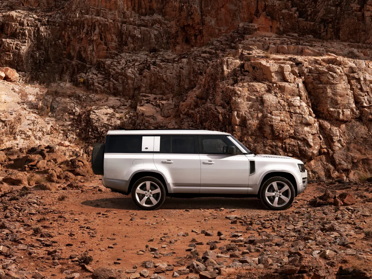 Land Rover Defender,autocango,china used car exporter,china ev exporter,chinese used car exporter,chinese used ev exporter