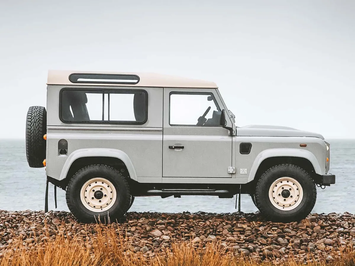 Land Rover Defender,autocango,china used car exporter,china ev exporter,chinese used car exporter,chinese used ev exporter