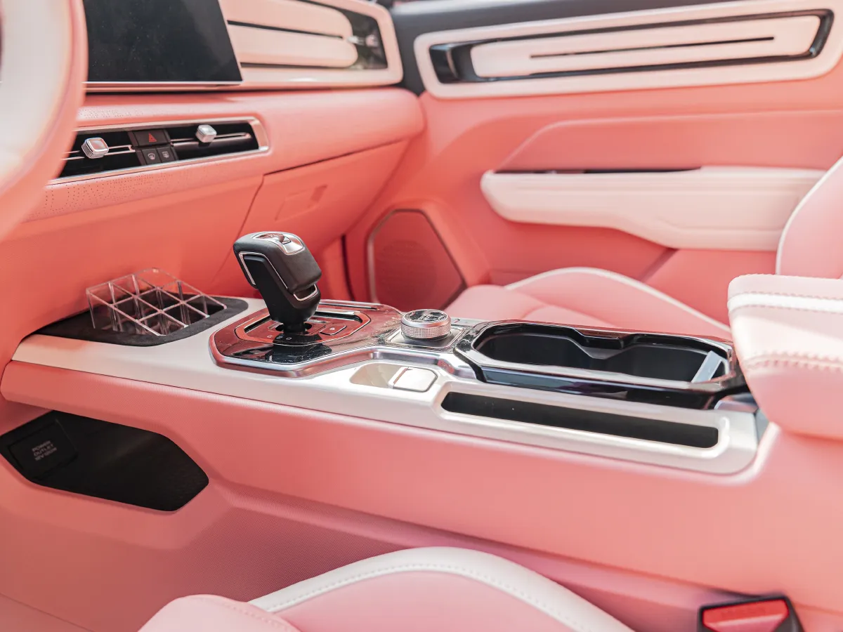 Geely ICON,autocango,china used car exporter,china ev exporter,chinese used car exporter,chinese used ev exporter