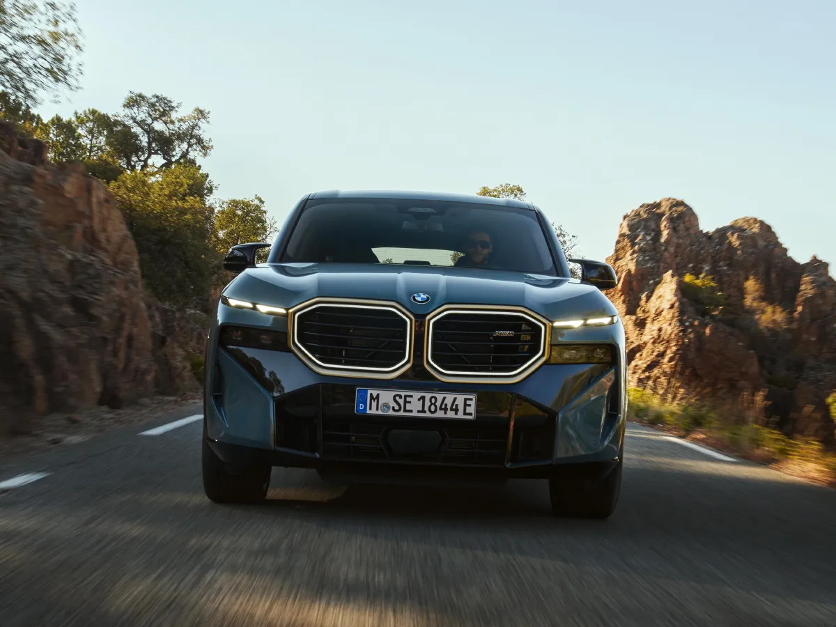 2023 BMW XM 4.4T 585HP V8 8AT PHEV 25.7KWH,autocango,china used car exporter,china ev exporter,chinese used car exporter,chinese used ev exporter