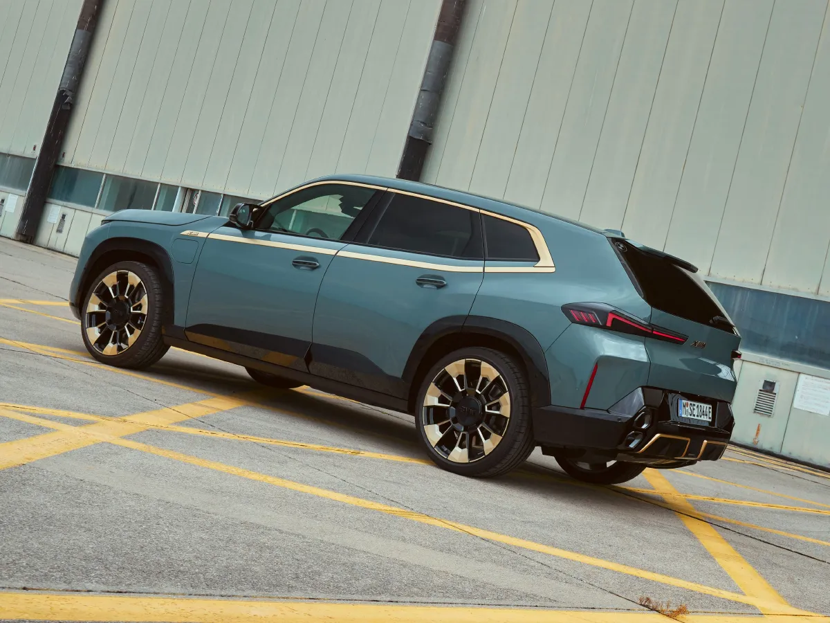 2023 BMW XM 4.4T 585HP V8 8AT PHEV 25.7KWH,autocango,china used car exporter,china ev exporter,chinese used car exporter,chinese used ev exporter