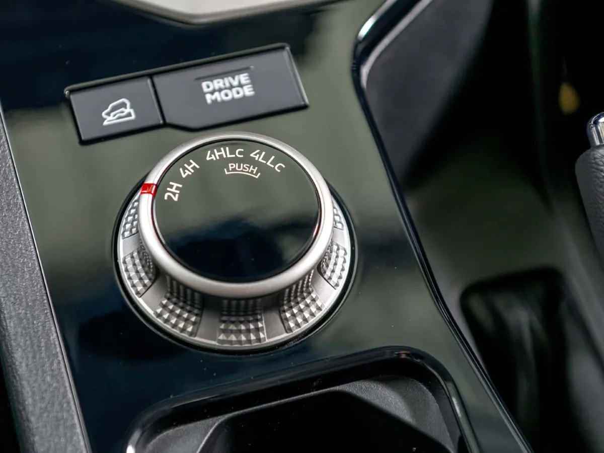 2023 Mitsubishi L200 2.3T 150HP L4 6AT,autocango,china used car exporter,china ev exporter,chinese used car exporter,chinese used ev exporter