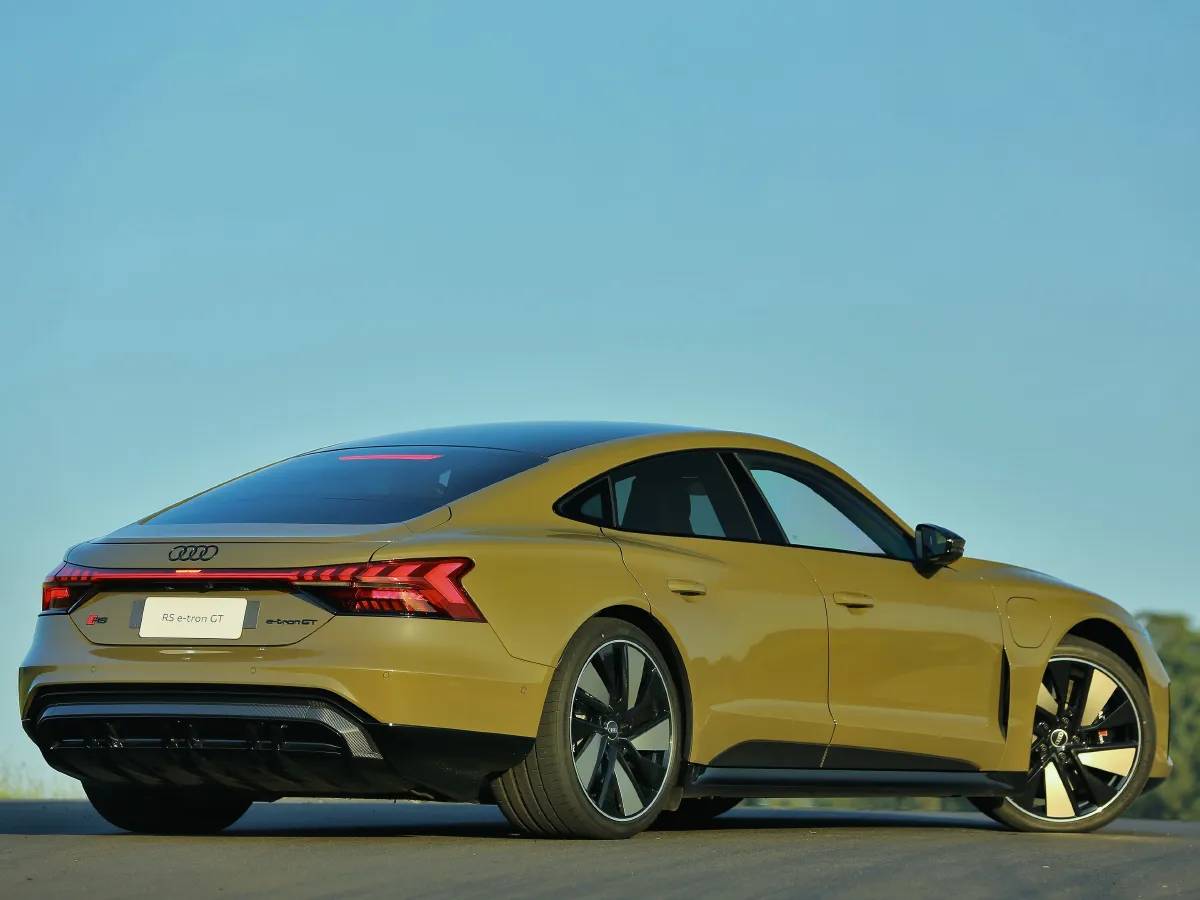 2023 Audi RS e-tron GT 2AT BEV 93.4KWH,autocango,china used car exporter,china ev exporter,chinese used car exporter,chinese used ev exporter