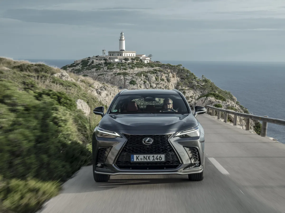 2024 Lexus NX 2.5L 185HP L4 E-CVT PHEV 16KWH,autocango,china used car exporter,china ev exporter,chinese used car exporter,chinese used ev exporter