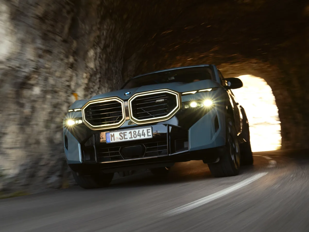 2023 BMW XM 4.4T 585HP V8 8AT PHEV 25.7KWH,autocango,china used car exporter,china ev exporter,chinese used car exporter,chinese used ev exporter