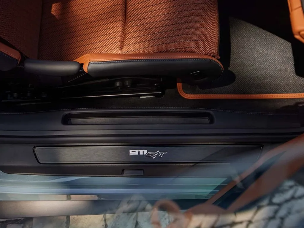 Porsche 911,autocango,china used car exporter,china ev exporter,chinese used car exporter,chinese used ev exporter