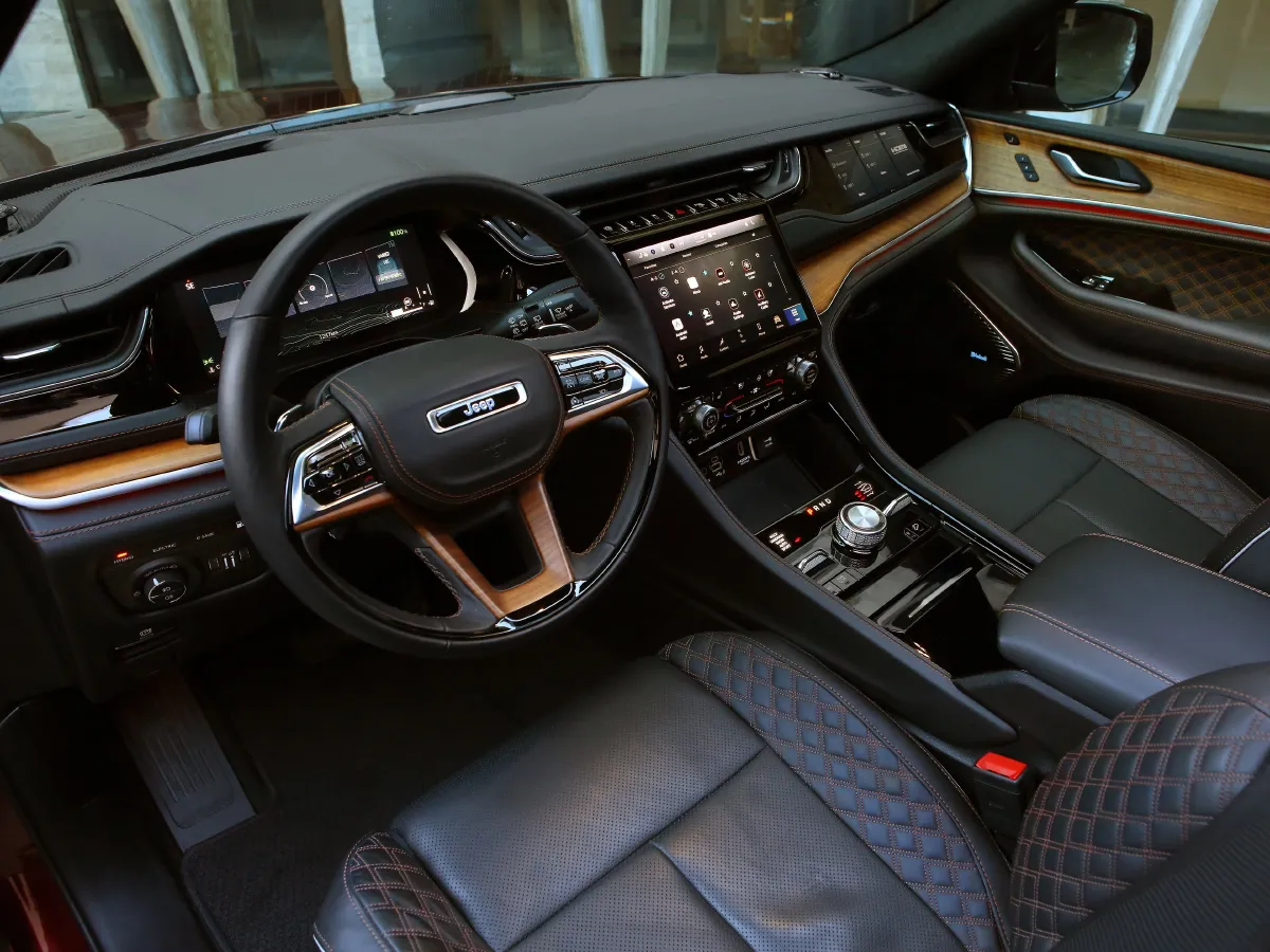 Jeep Grand Cherokee 4XE,autocango,china used car exporter,china ev exporter,chinese used car exporter,chinese used ev exporter