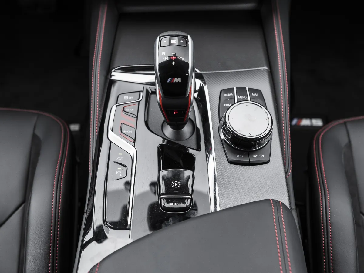 2012 BMW M5 4.4T 560HP V8 7DCT,autocango,china used car exporter,china ev exporter,chinese used car exporter,chinese used ev exporter