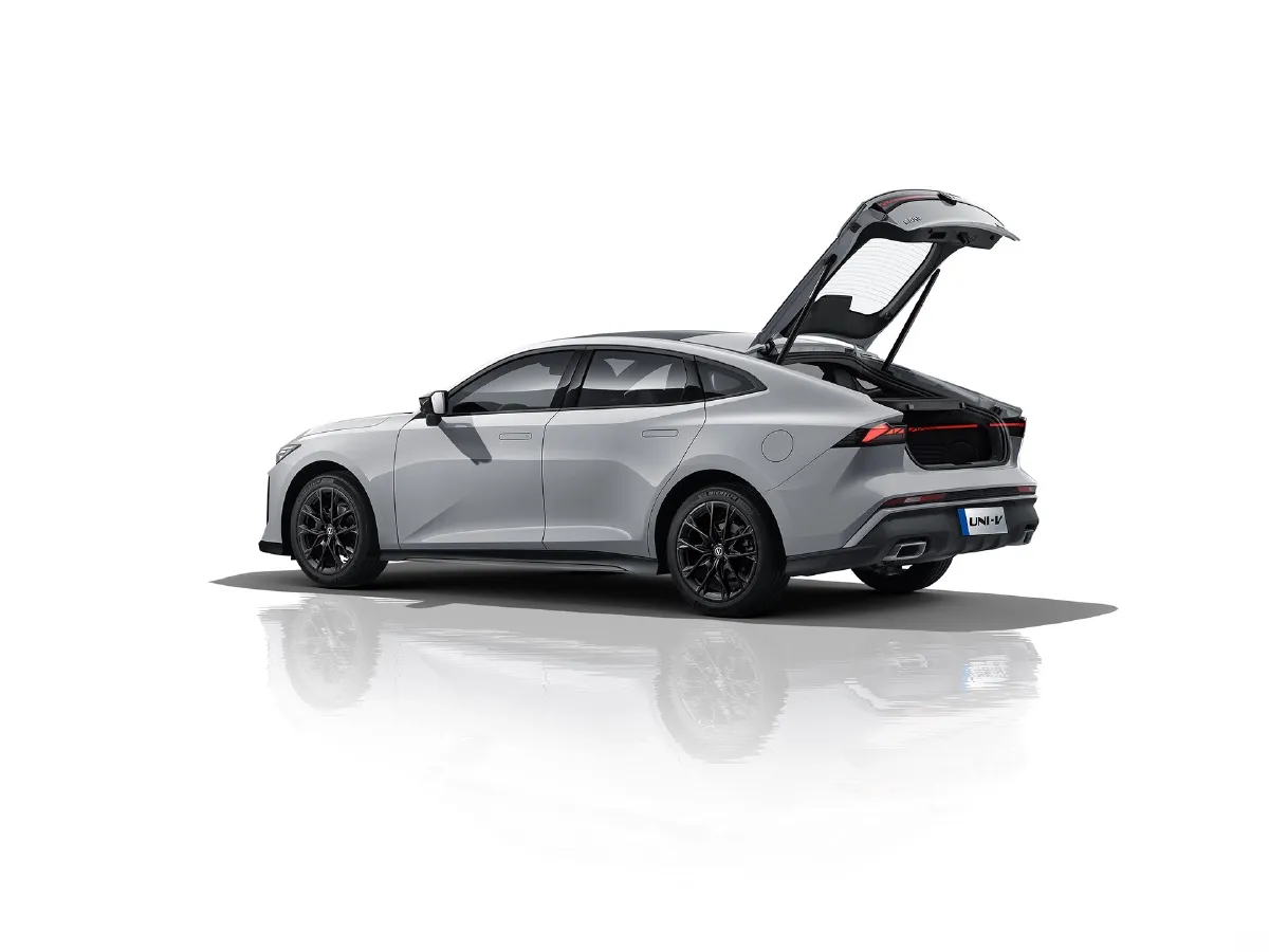 ChangAn UNI-V,autocango,china used car exporter,china ev exporter,chinese used car exporter,chinese used ev exporter