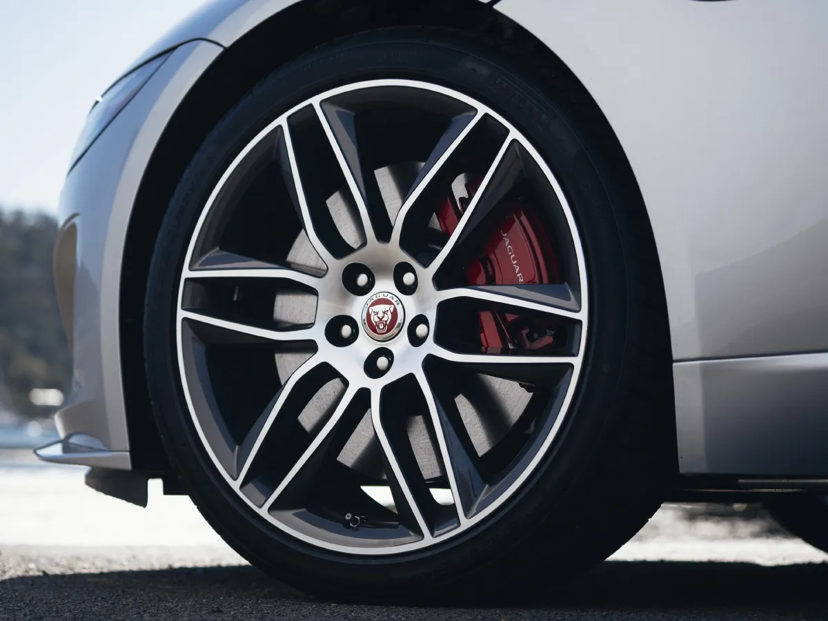 Jaguar F-TYPE,autocango,china used car exporter,china ev exporter,chinese used car exporter,chinese used ev exporter