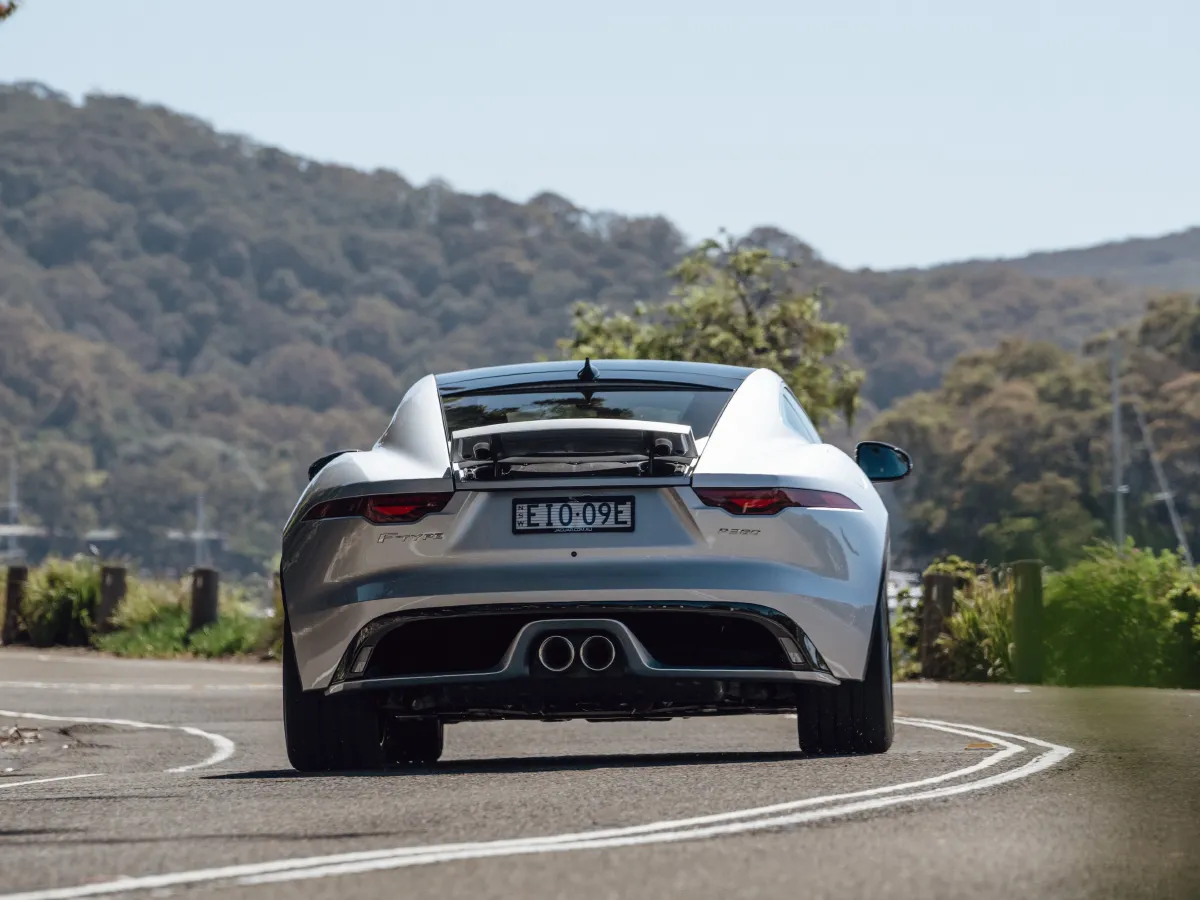 Jaguar F-TYPE,autocango,china used car exporter,china ev exporter,chinese used car exporter,chinese used ev exporter