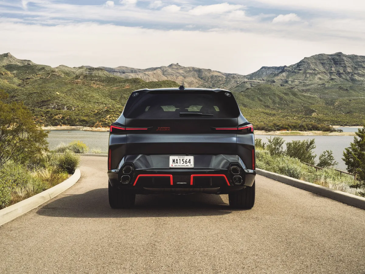 2023 BMW XM 4.4T 585HP V8 8AT PHEV 25.7KWH,autocango,china used car exporter,china ev exporter,chinese used car exporter,chinese used ev exporter