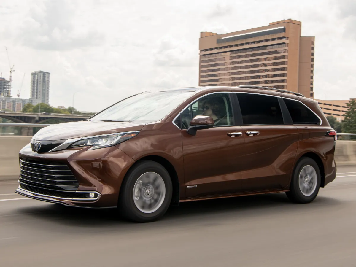 Toyota Sienna,autocango,china used car exporter,china ev exporter,chinese used car exporter,chinese used ev exporter