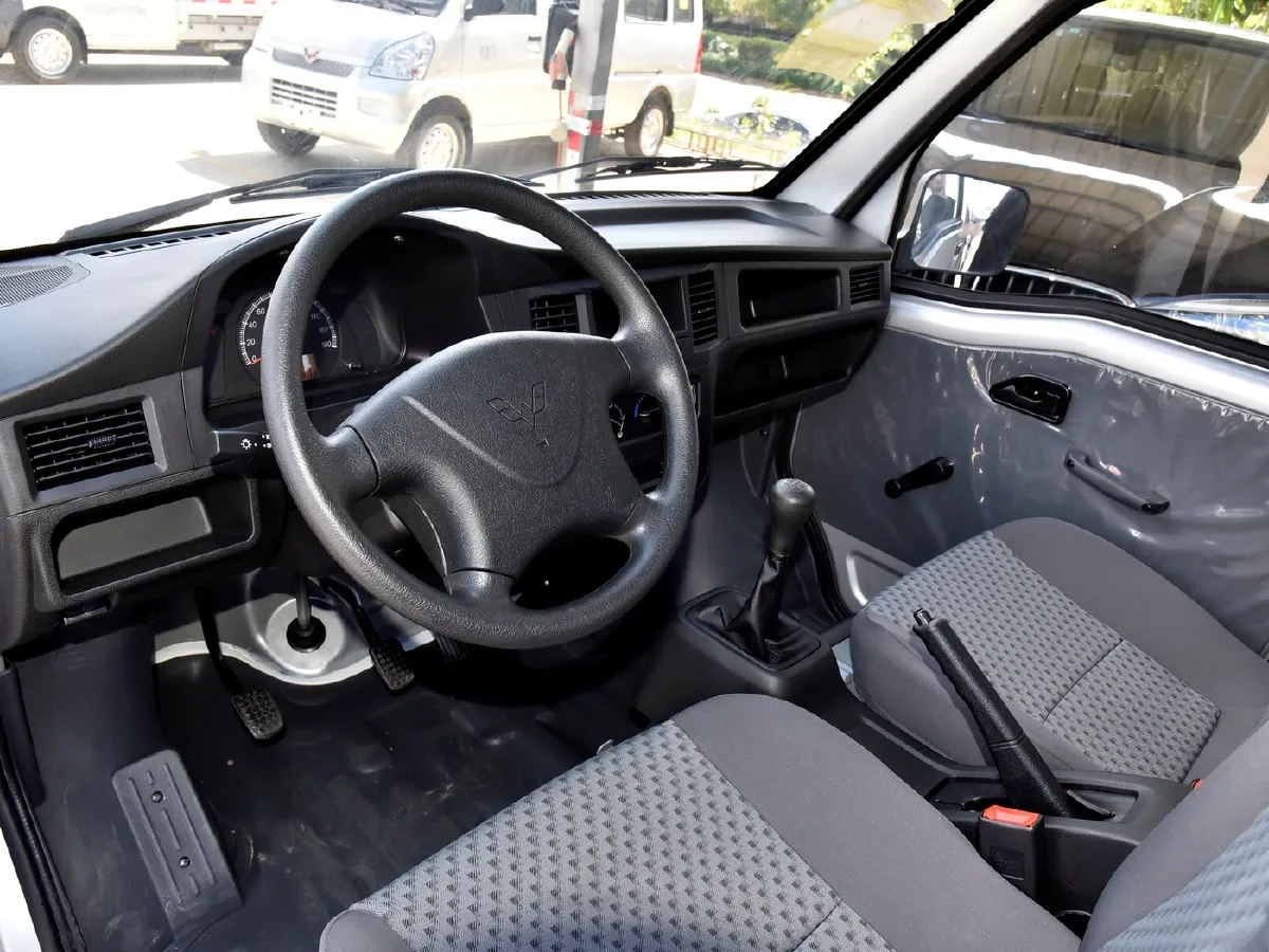 WuLing ZhiGuang Mini Truck,autocango,china used car exporter,china ev exporter,chinese used car exporter,chinese used ev exporter