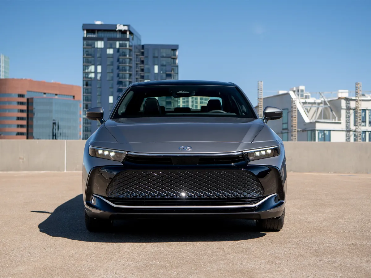 Toyota Crown,autocango,china used car exporter,china ev exporter,chinese used car exporter,chinese used ev exporter