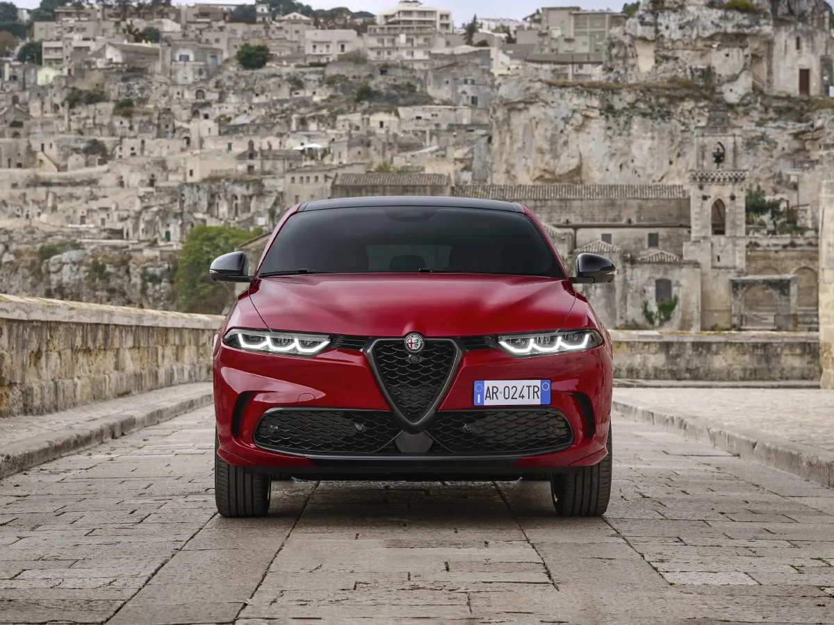 2024 Alfa Romeo Tonale 2.0T 268HP L4 9AT,autocango,china used car exporter,china ev exporter,chinese used car exporter,chinese used ev exporter