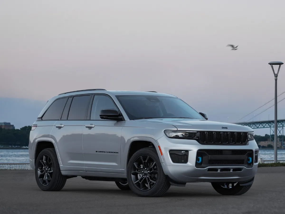 Jeep Grand Cherokee 4XE,autocango,china used car exporter,china ev exporter,chinese used car exporter,chinese used ev exporter