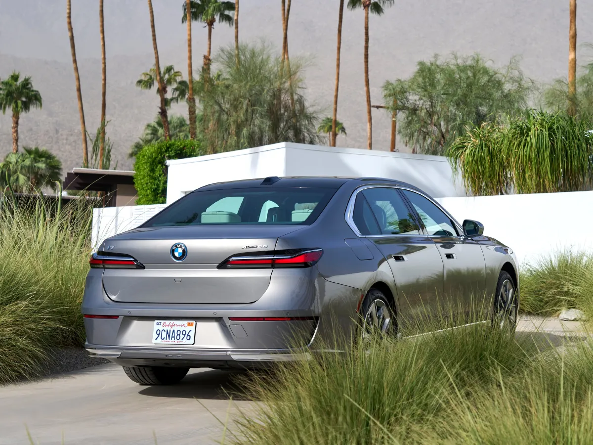 BMW i7,autocango,china used car exporter,china ev exporter,chinese used car exporter,chinese used ev exporter