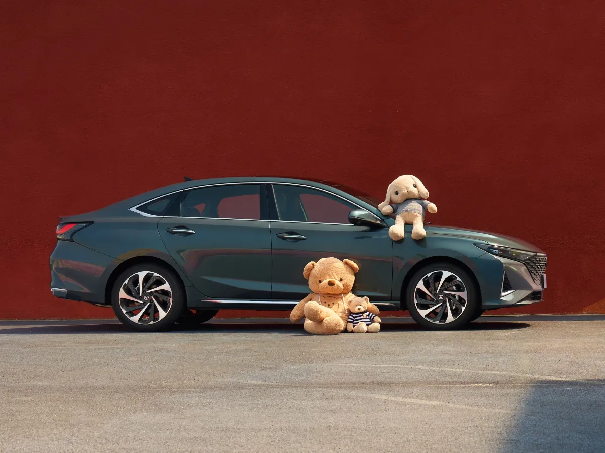 2023 ChangAn Raeton Plus 1.5T 188HP L4 7DCT,autocango,china used car exporter,china ev exporter,chinese used car exporter,chinese used ev exporter