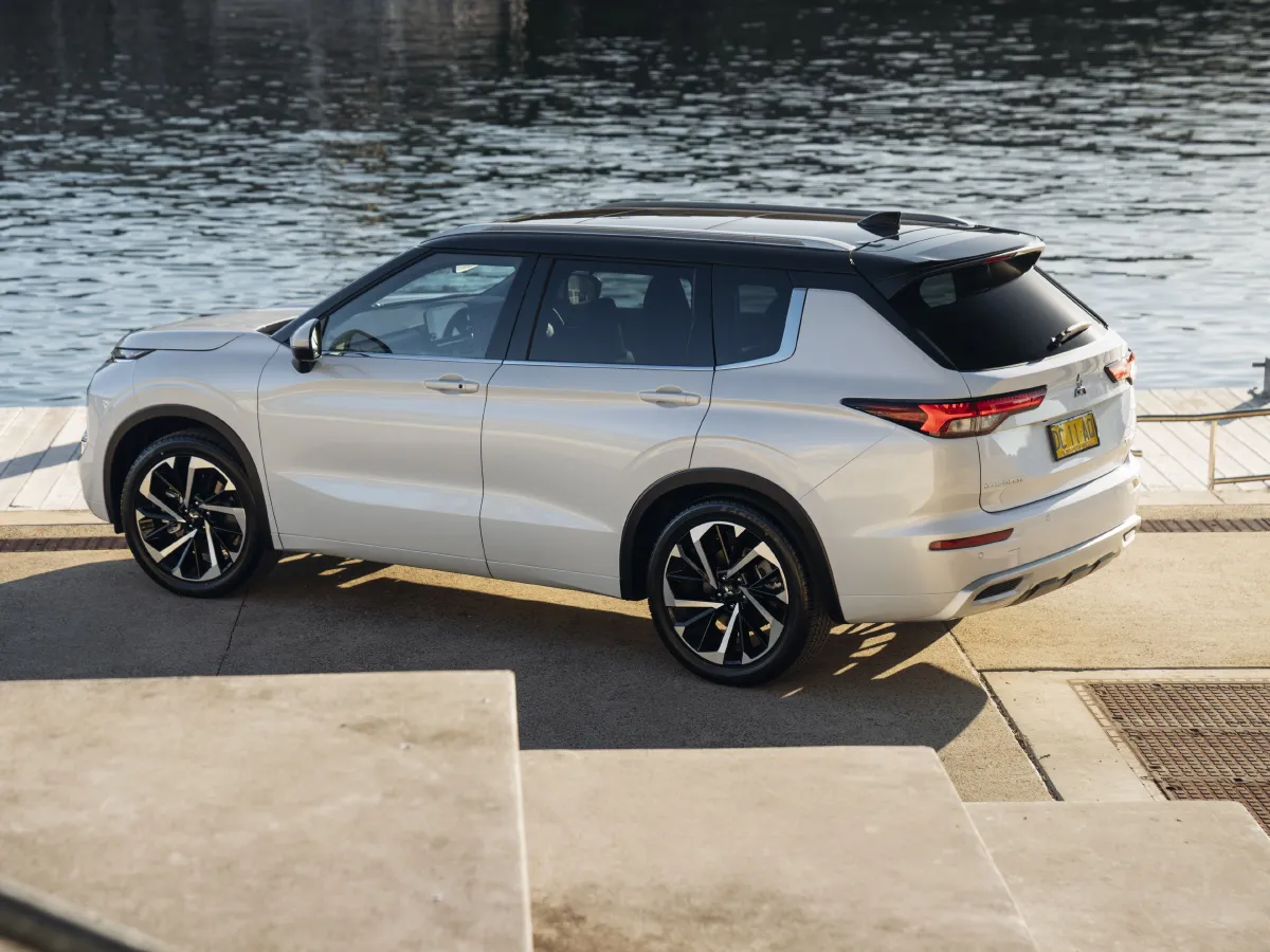 Mitsubishi Outlander,autocango,china used car exporter,china ev exporter,chinese used car exporter,chinese used ev exporter