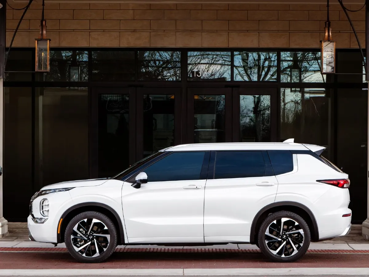 Mitsubishi Outlander,autocango,china used car exporter,china ev exporter,chinese used car exporter,chinese used ev exporter