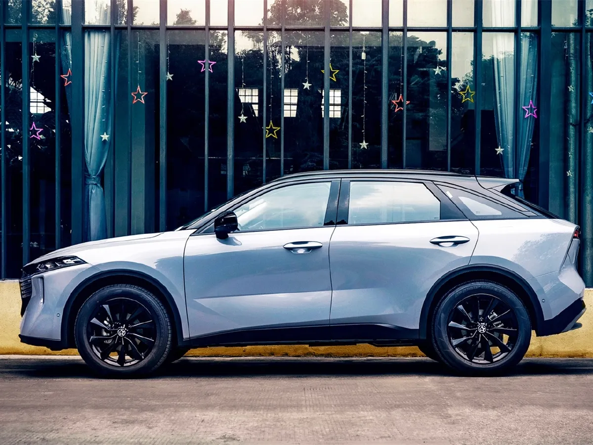 Venucia Grand V,autocango,china used car exporter,china ev exporter,chinese used car exporter,chinese used ev exporter