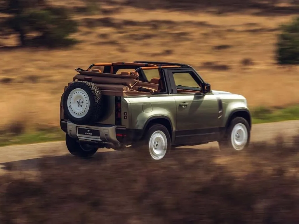 Land Rover Defender,autocango,china used car exporter,china ev exporter,chinese used car exporter,chinese used ev exporter