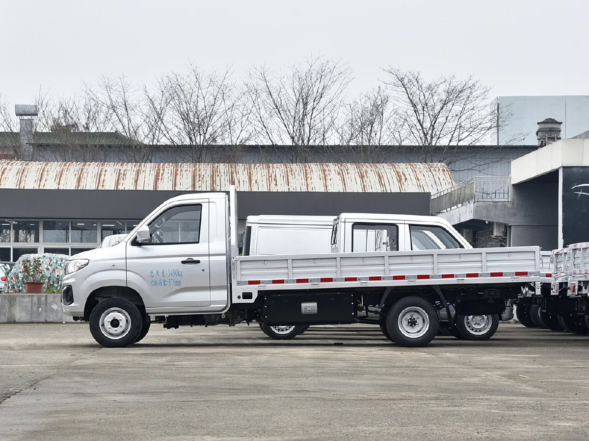 2024 DongFeng DFSK D71 Plus 2.0L 136HP L4 5MT,autocango,china used car exporter,china ev exporter,chinese used car exporter,chinese used ev exporter