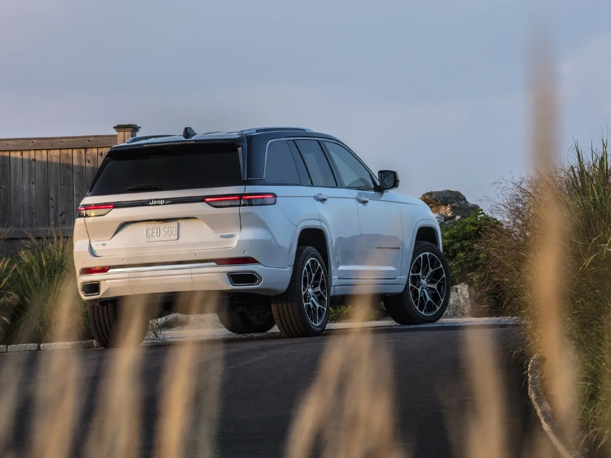 Jeep Grand Cherokee 4XE,autocango,china used car exporter,china ev exporter,chinese used car exporter,chinese used ev exporter