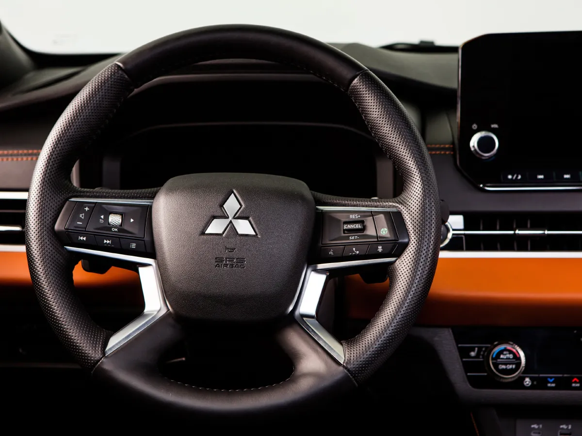 Mitsubishi Outlander,autocango,china used car exporter,china ev exporter,chinese used car exporter,chinese used ev exporter