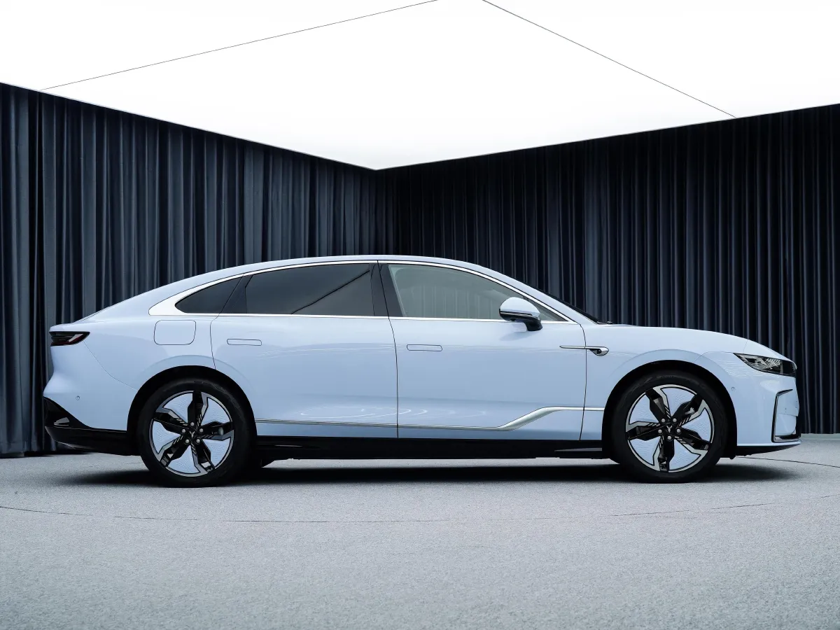 Voyah ZhuiGuang,autocango,china used car exporter,china ev exporter,chinese used car exporter,chinese used ev exporter