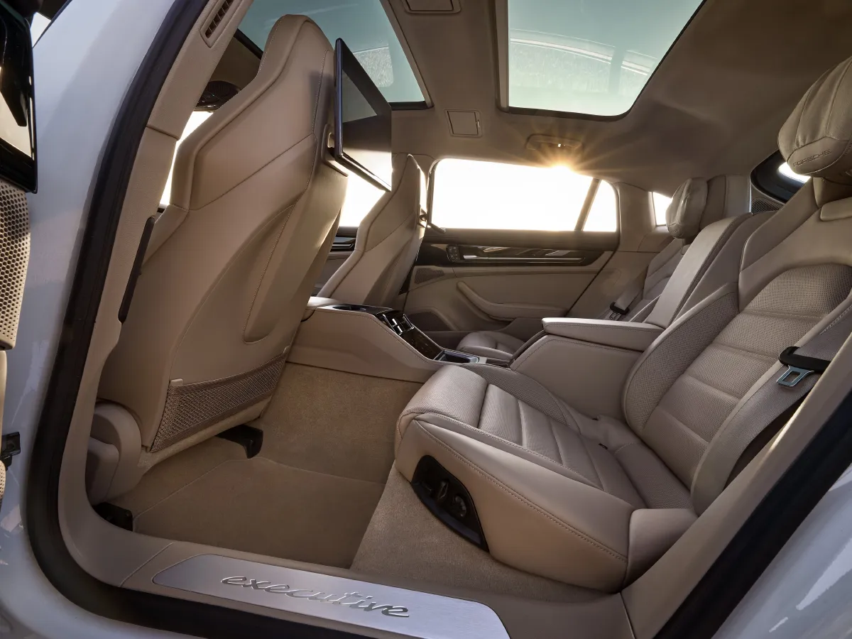 Porsche Panamera,autocango,china used car exporter,china ev exporter,chinese used car exporter,chinese used ev exporter