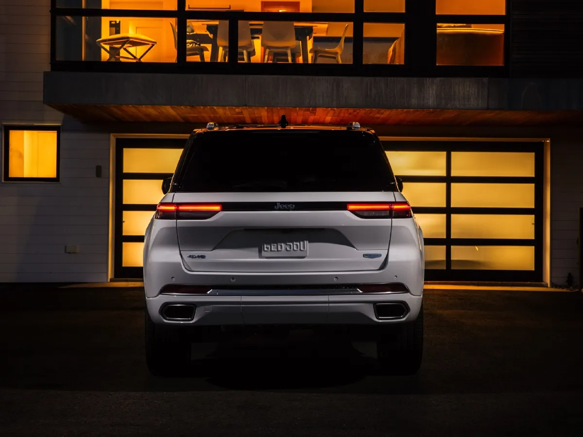 Jeep Grand Cherokee 4XE,autocango,china used car exporter,china ev exporter,chinese used car exporter,chinese used ev exporter