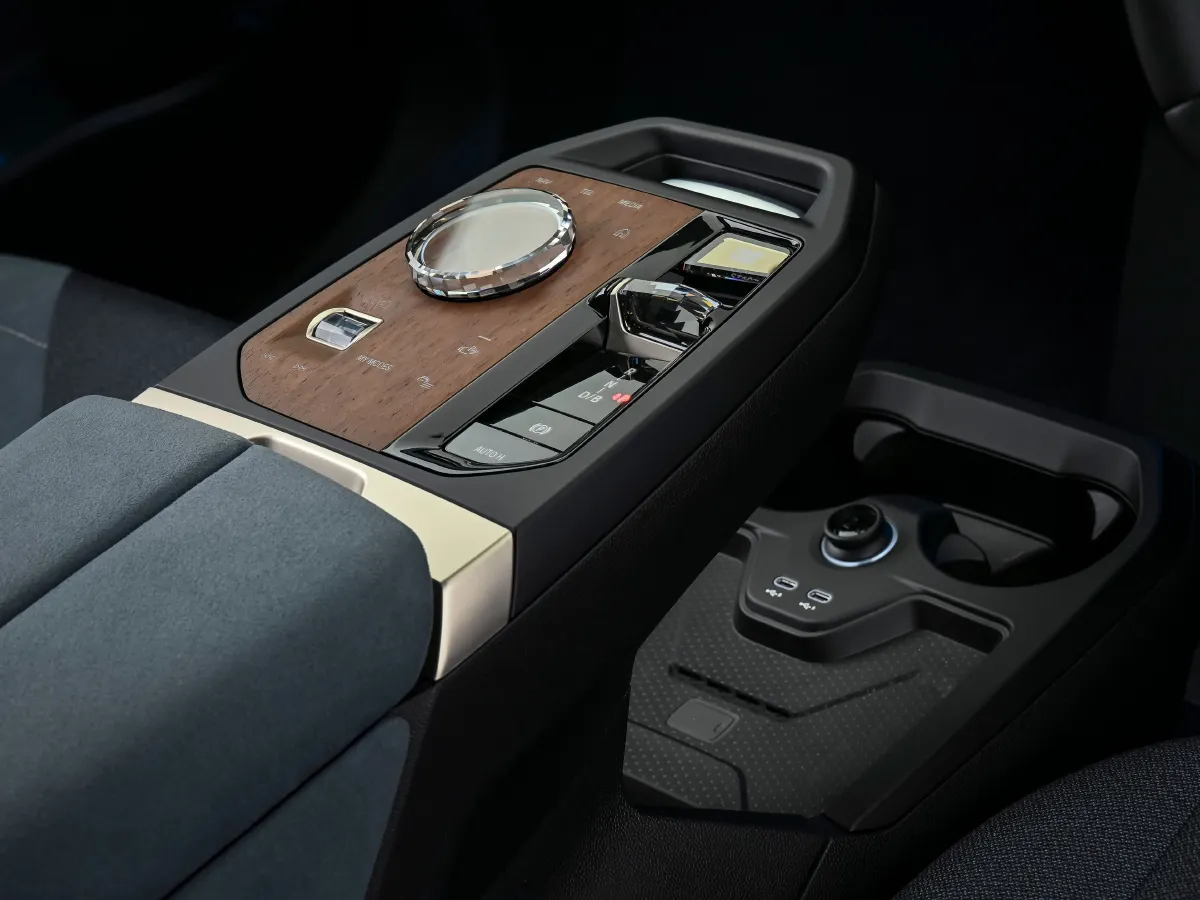 BMW iX,autocango,china used car exporter,china ev exporter,chinese used car exporter,chinese used ev exporter