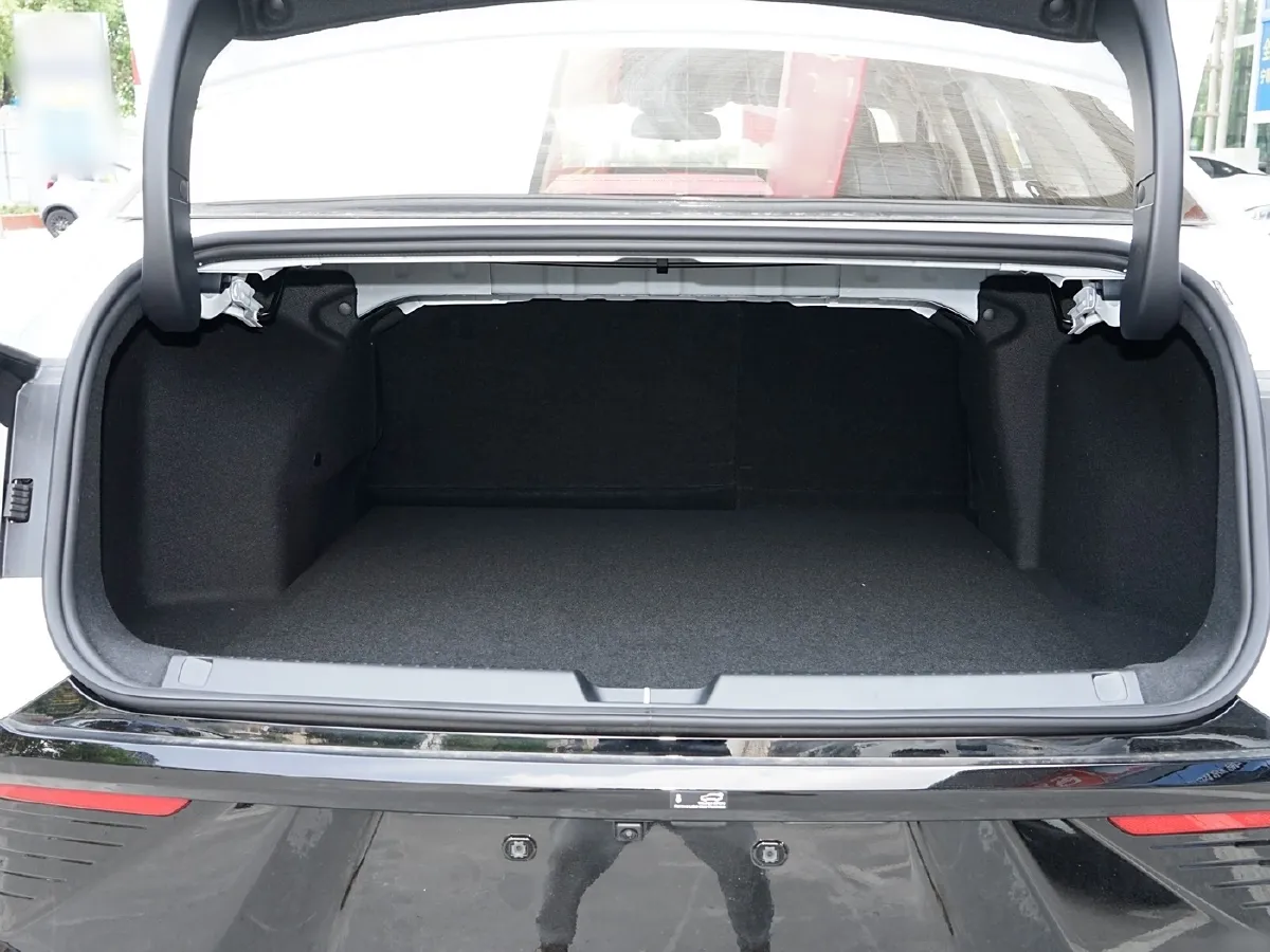 WuLing E5,autocango,china used car exporter,china ev exporter,chinese used car exporter,chinese used ev exporter