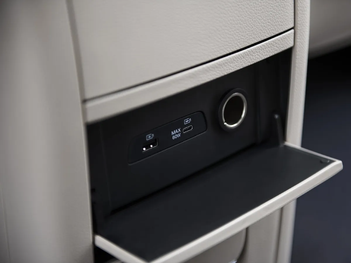 Voyah Dream,autocango,china used car exporter,china ev exporter,chinese used car exporter,chinese used ev exporter