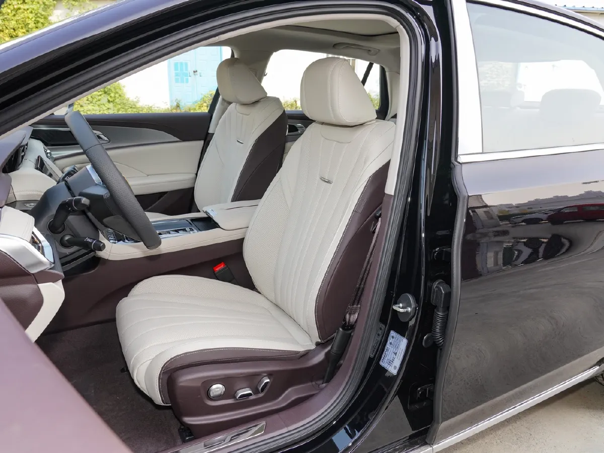 HongQi H5,autocango,china used car exporter,china ev exporter,chinese used car exporter,chinese used ev exporter