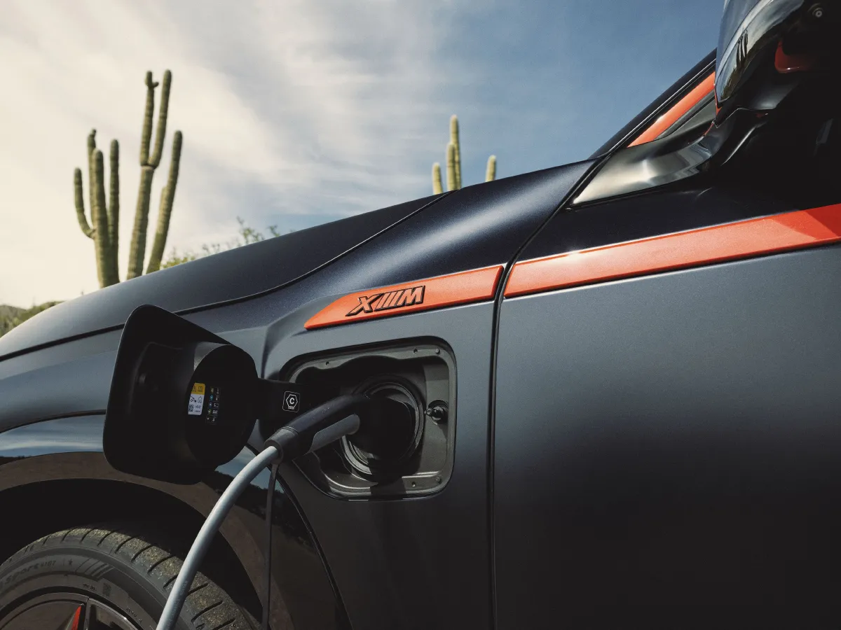 2023 BMW XM 4.4T 585HP V8 8AT PHEV 25.7KWH,autocango,china used car exporter,china ev exporter,chinese used car exporter,chinese used ev exporter