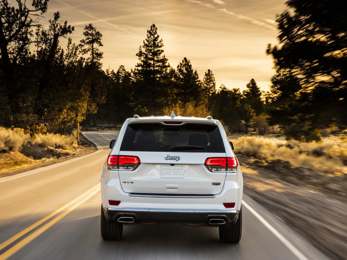 Jeep Grand Cherokee,autocango,china used car exporter,china ev exporter,chinese used car exporter,chinese used ev exporter