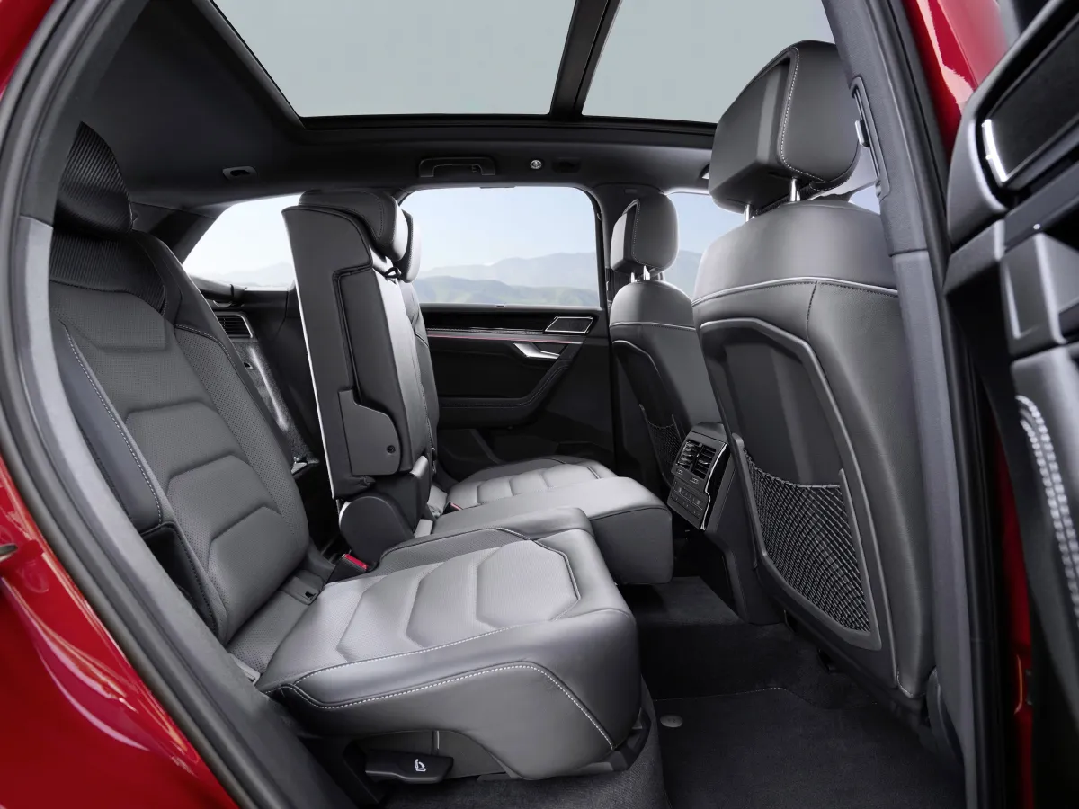 Volkswagen Touareg,autocango,china used car exporter,china ev exporter,chinese used car exporter,chinese used ev exporter