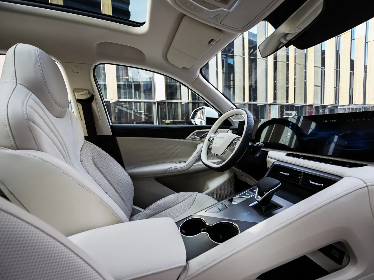 2024 Roewe D5X DMH 1.5T 150HP L4 2DHT PHEV 21.4KWH,autocango,china used car exporter,china ev exporter,chinese used car exporter,chinese used ev exporter