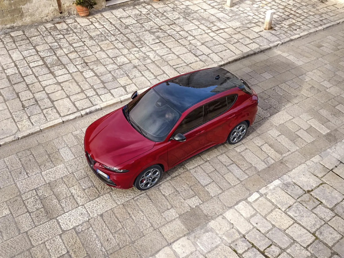 2024 Alfa Romeo Tonale 2.0T 268HP L4 9AT,autocango,china used car exporter,china ev exporter,chinese used car exporter,chinese used ev exporter