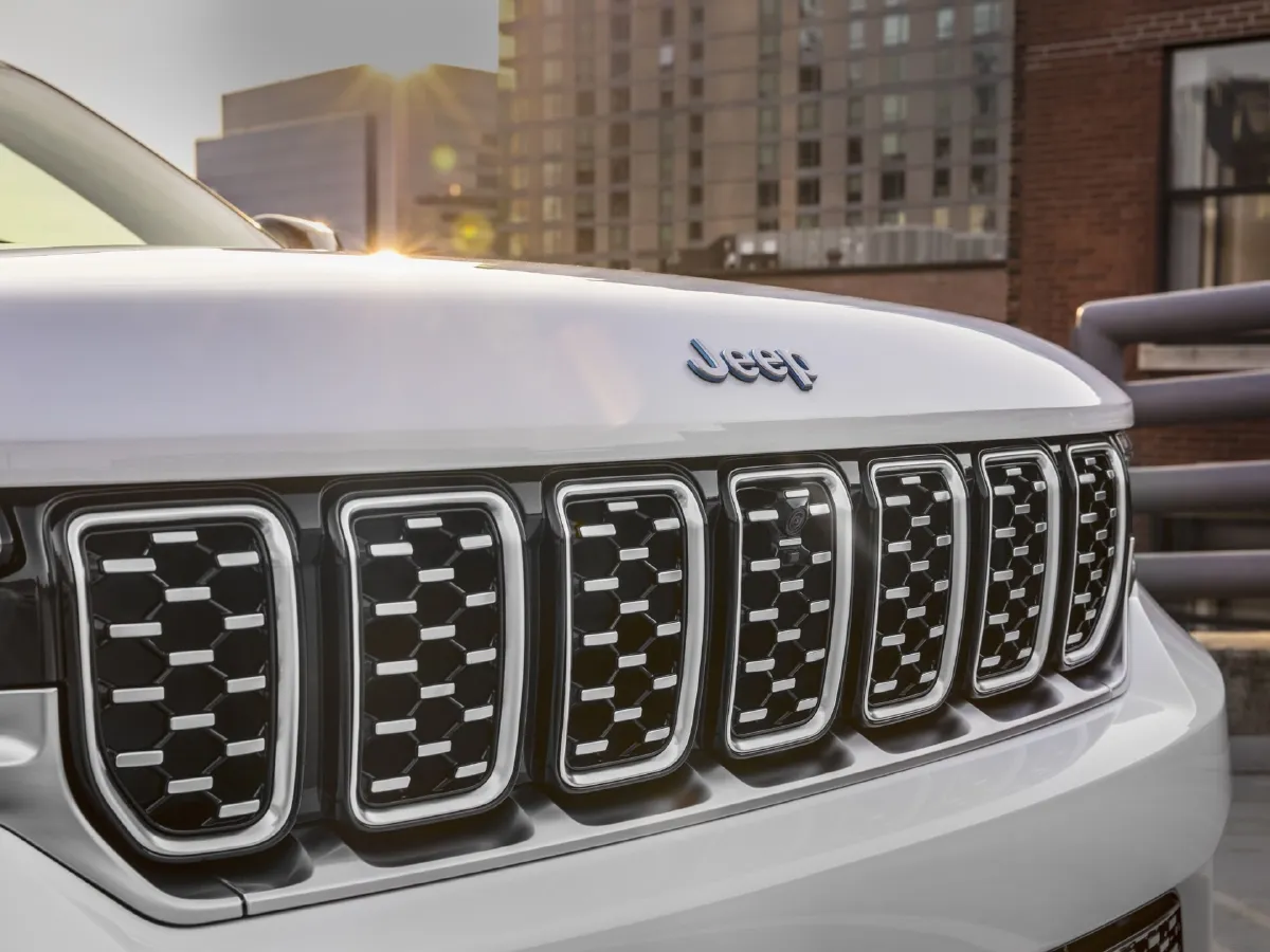 Jeep Grand Cherokee 4XE,autocango,china used car exporter,china ev exporter,chinese used car exporter,chinese used ev exporter