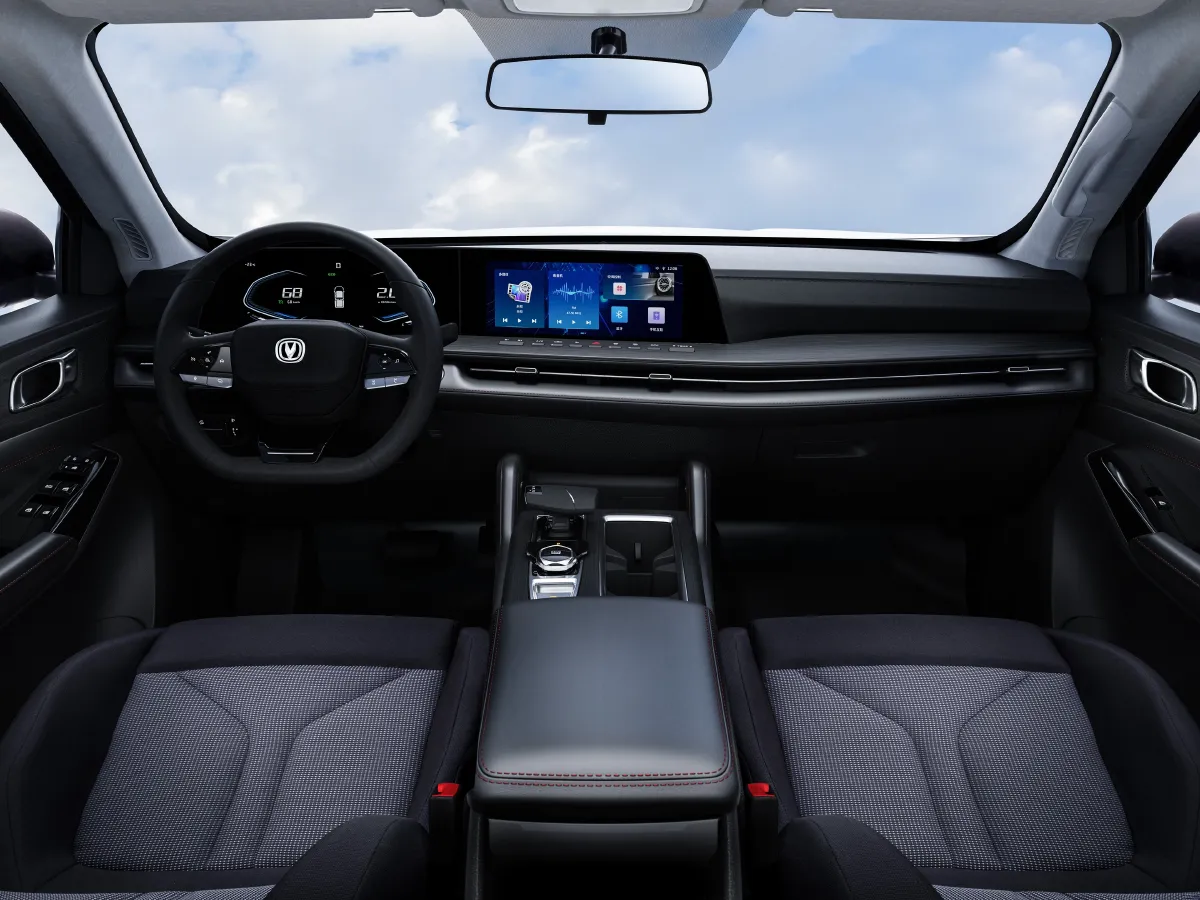 2024 ChangAn F70 Blue Whale 2.0T 233HP L4 6MT,autocango,china used car exporter,china ev exporter,chinese used car exporter,chinese used ev exporter