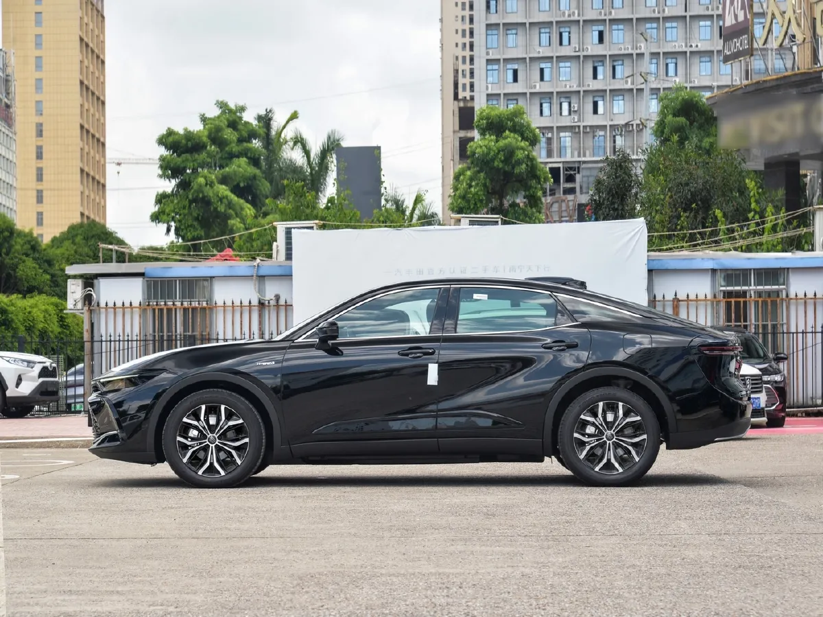 Toyota CrownSportCross,autocango,china used car exporter,china ev exporter,chinese used car exporter,chinese used ev exporter