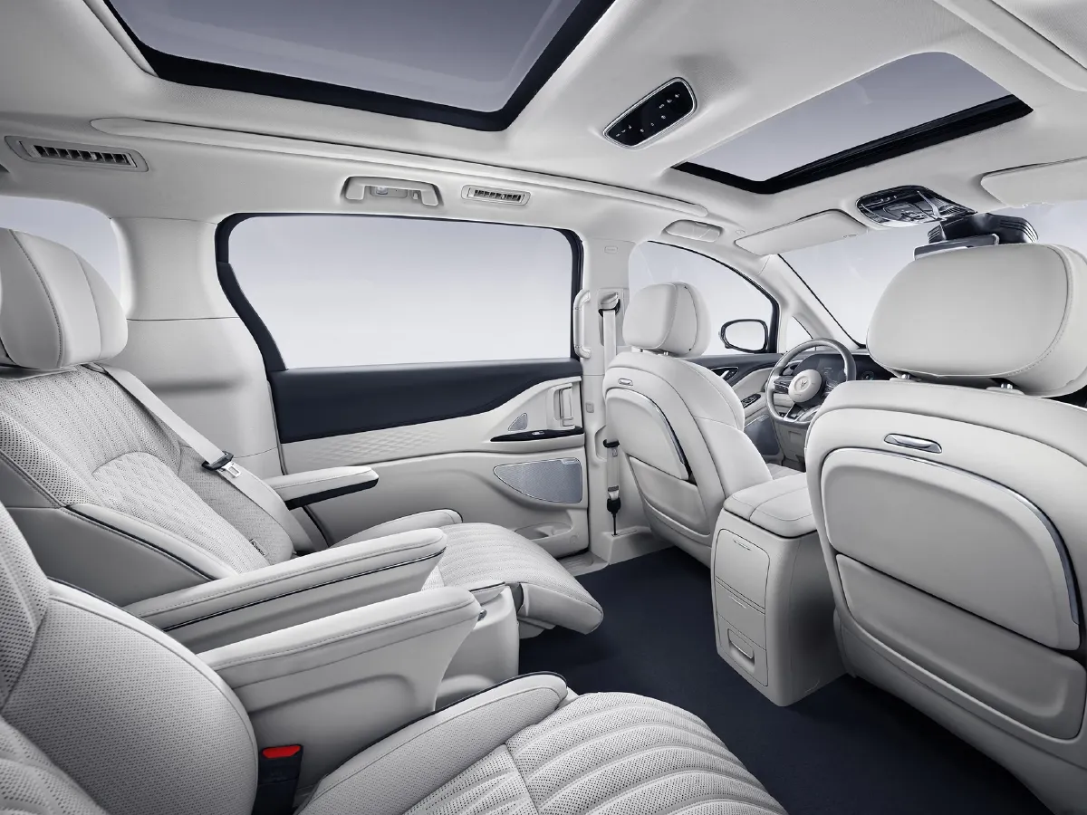 Voyah Dream,autocango,china used car exporter,china ev exporter,chinese used car exporter,chinese used ev exporter